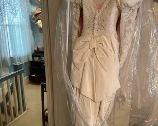 Vintage wedding dress/gown