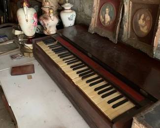 KEYBOARD LAMPS AND VITNAGE PHOTOGRAPHS