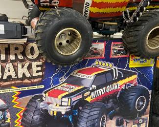 A few more pretty large scale RC cars 