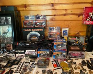 Lots of smalls included in this great collection of Harley items