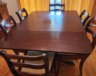 Mahogany Duncan Phyfe Dining Table w/6 Chairs