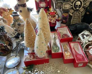 White decor Christmas trees
Glass ornaments 