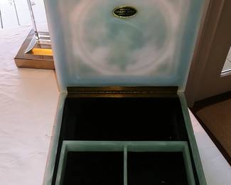 Oncolay Dresser Box