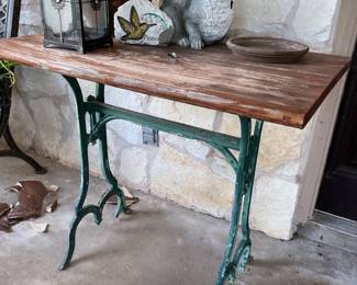 Singer table.  Love.