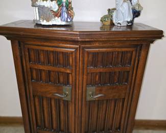 Entryway cabinet