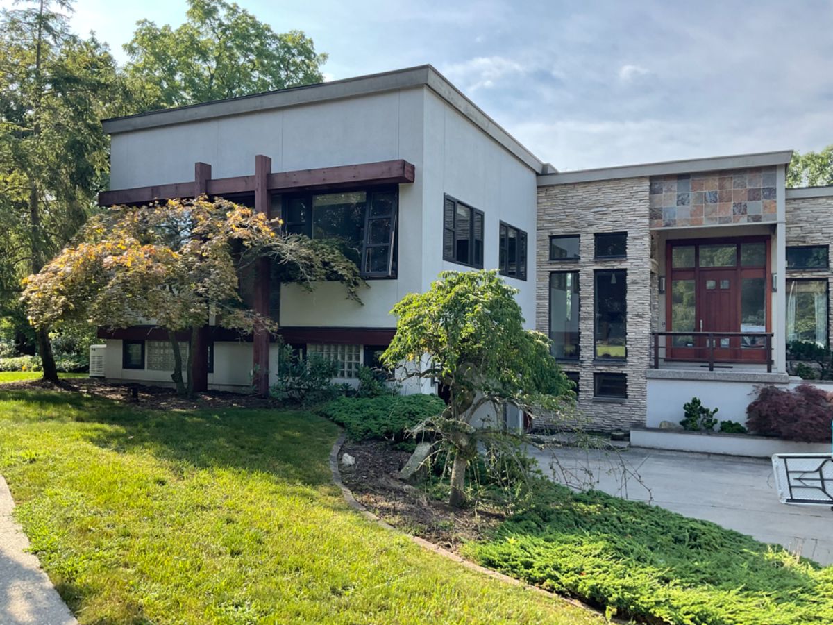 Beautiful house with Grand River frontage