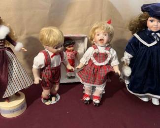 Dolls Roller Skating and Ice Skating, Includes Barbie and Vogue