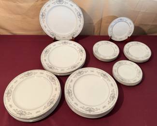 Wade Diane Fine China Dinner Plates and Bread Plates