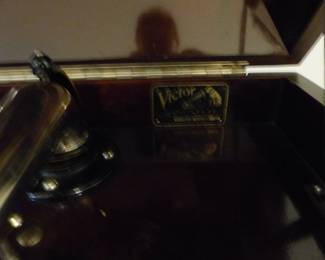 Antique Victor Victrola phonograph