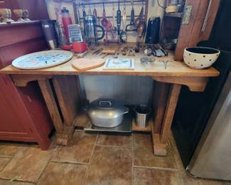 Very cool, farmhouse table!