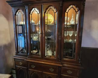  Beautiful curio cabinet!