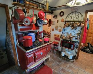 Lots of pots and pans, copper and other!