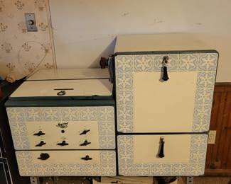 Vintage 1930s Magic Chef gas Stove. 