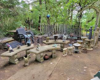 Lots of very nice outdoor decorations and metal furniture. 