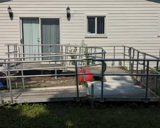 Aluminum ramp (buyer has to take ramp apart and haul away)