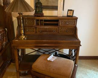 Lane Venture desk and bench