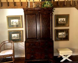 Entertainment center/armoire