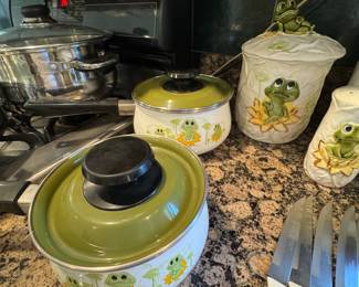 Vintage ‘70’s Sears Neil the frog enamelware