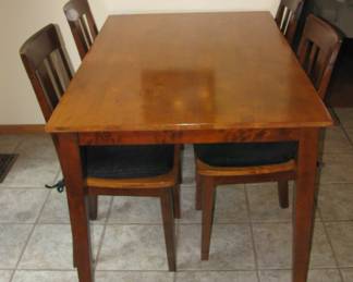 Kitchen table/4 chairs