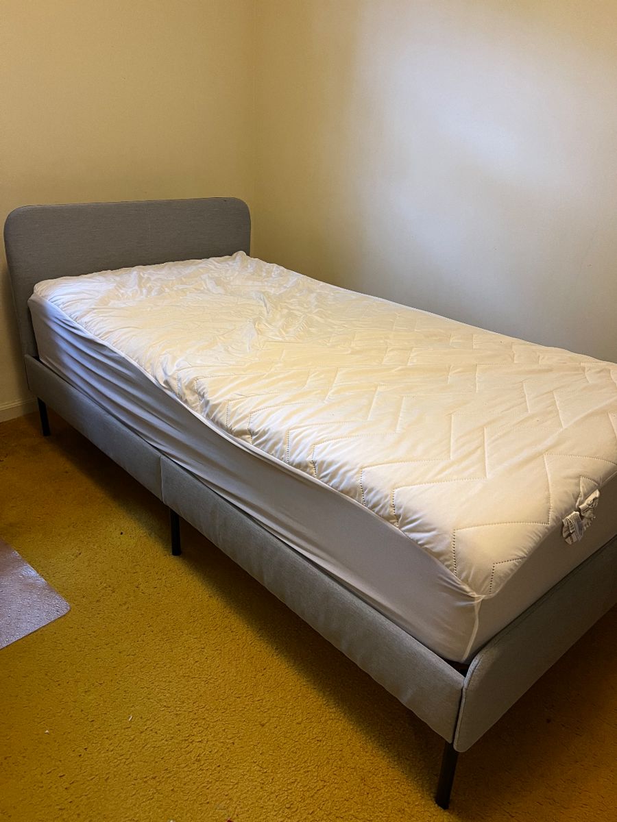 Adjustable twin bed
Only used for about a month