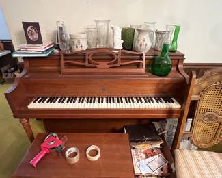 Piano 
Come play for us! 