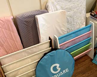 Children’s book holder 