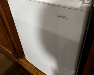 Small mini fridge 