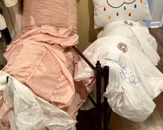 Queen and full quilts sets for girls great condition 