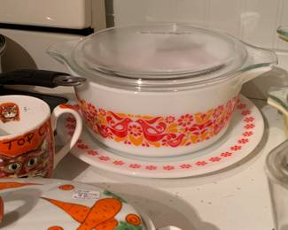 Kitchen
Pyrex Friendship casserole with rare under plate 
