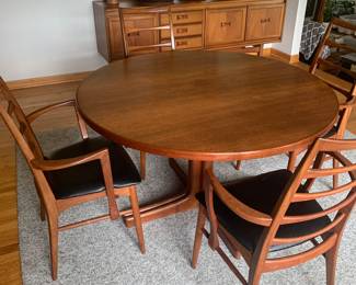 Dining Room 
4 armchairs and 2 leaves