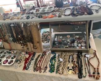 Sunroom 
Case Table
Jewelry 