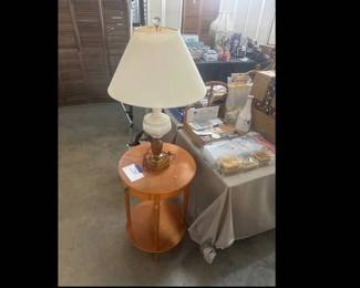 TABLE WITH LAMP