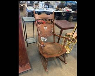 VINTAGE ROCKING CHAIR