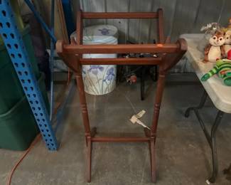 WOODEN QUILT BLANKET RACK