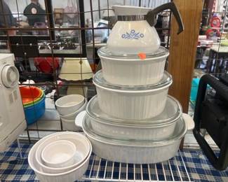 LOT OF CORNING WARE BOWLS WITH LIDS