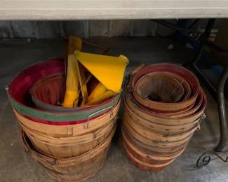 LOT OF MARKET BASKETS