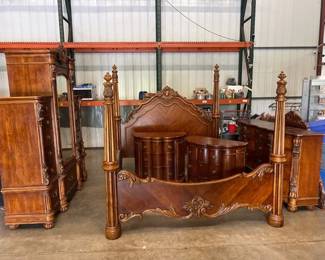 PULASKI FURNITURE KING BEDROOM SUITE