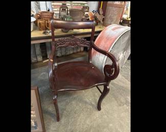 VINTAGE WOODEN CHAIR