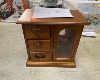 WOODEN WIND UP MUSIC JEWELRY BOX