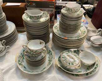 SET OF CONTOUR FINE CHINA