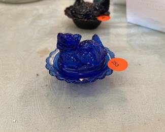 MINI MOSSE COBALT BLUE HEN ON NEST