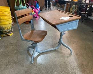 VINTAGE SMALL CHILDS DESK
