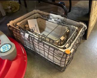 METAL BASKETS WITH CLOTH LINERS