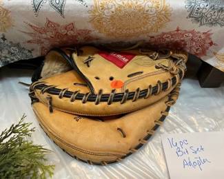 BATTLE GEAR CATCHER MITT