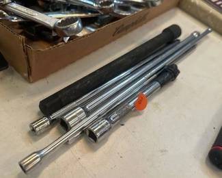 SOCKET WRENCH EXTENDERS