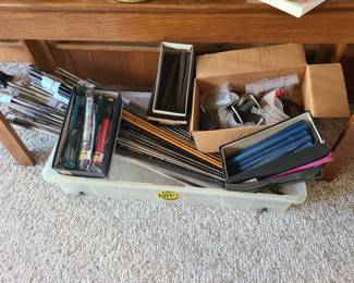 Items to build and change golf clubs including handles, shafts, heads and many new grips, all priced as one lot.