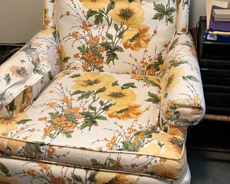 Floral accent chair 