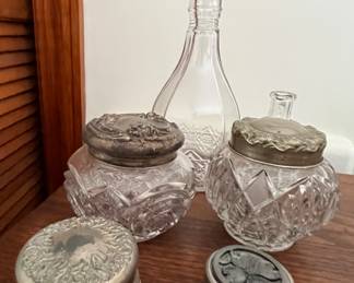 Assorted dresser accessories 