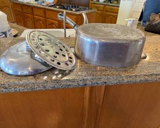 Magnalite by Wagnerware 8 quart roaster with original insert. 