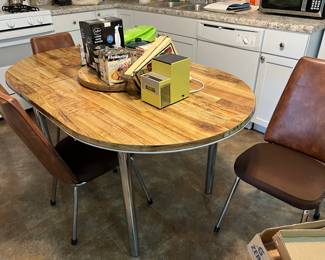 Kitchen table/chairs